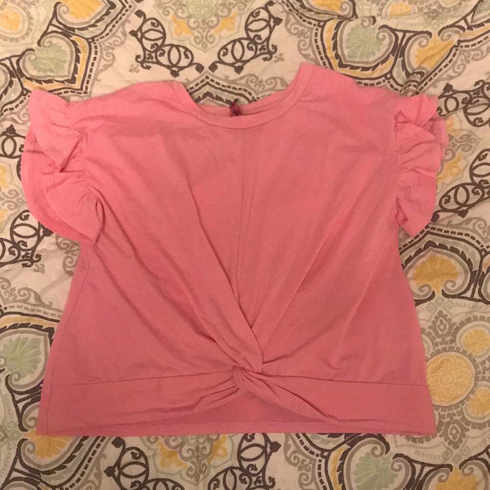 Tee shirt with twist in front